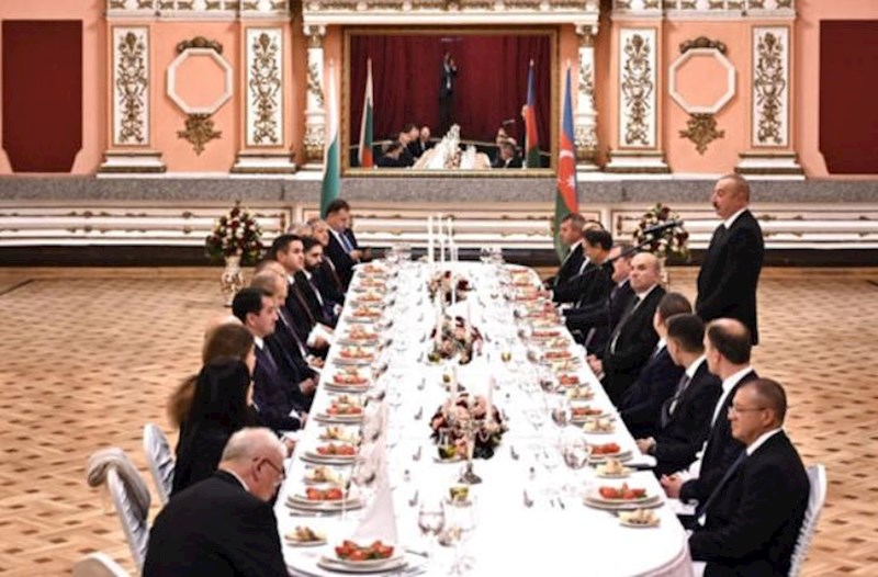 Prezident İlham Əliyevin şərəfinə rəsmi şam yeməyi verilib - FOTO