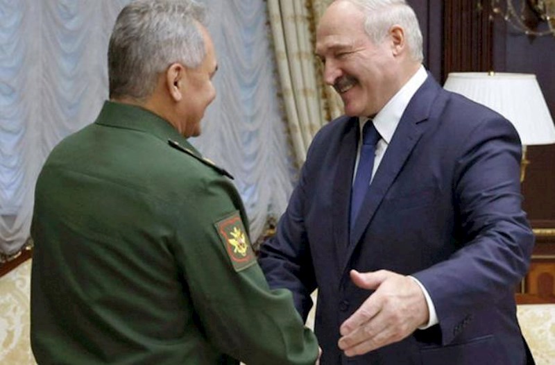 Lukaşenko: “Belarus və Rusiya hərbçiləri vahid ordu kimi təlim keçirlər”