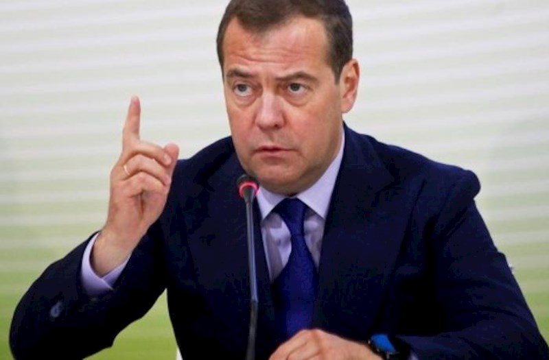 "Putini həbs etmək Rusiyaya qarşı müharibə elan etməkdir" - Medvedev