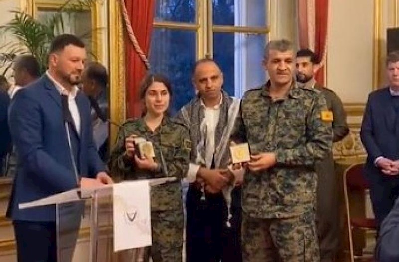 Fransa Senatında terrorçulara medal verildi