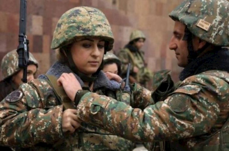 Erməni qadınlara hərbi xidmət üçün bir milyon təklif olunur