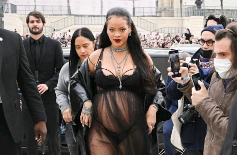 Rihanna ikinci dəfə ana oldu