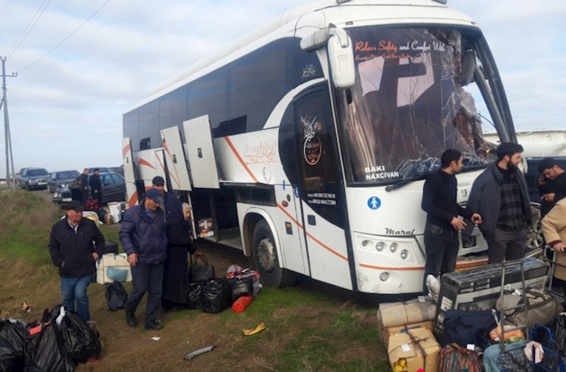 Naxçıvadan Bakıya gedən avtobus "Kamaz"la toqquşdu - Yaralılar var