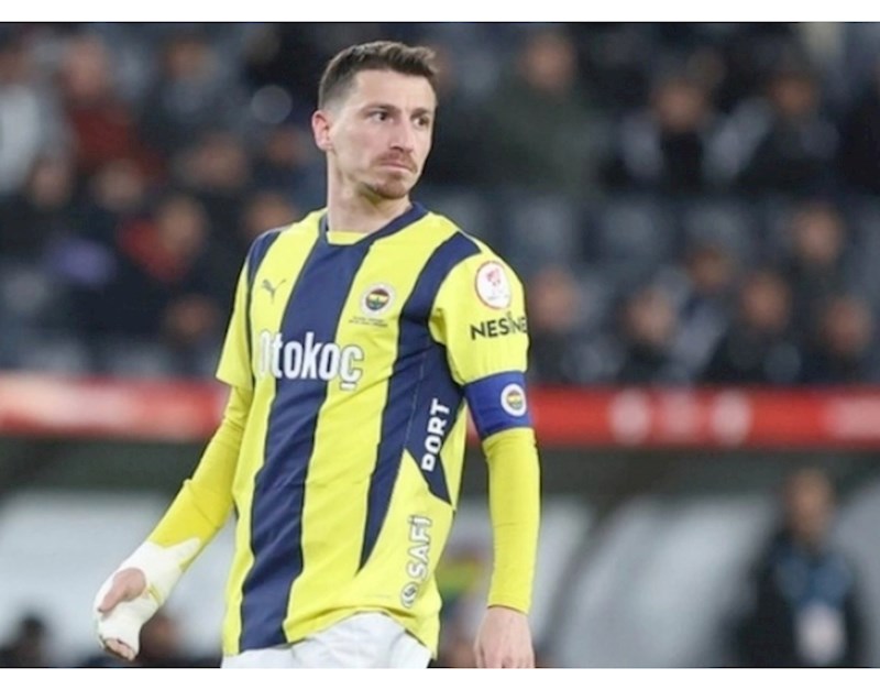 Mert Hakan Yandaş bədəninə etdirdiyi döymə səbəbindən xəstəxanaya yerləşdirilib